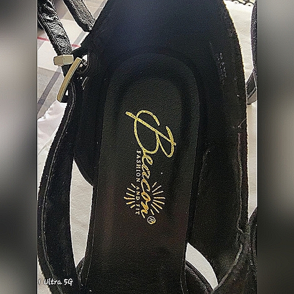 Beacon Arianna Design Heels  9.5W  Black NWOT - Picture 2 of 5